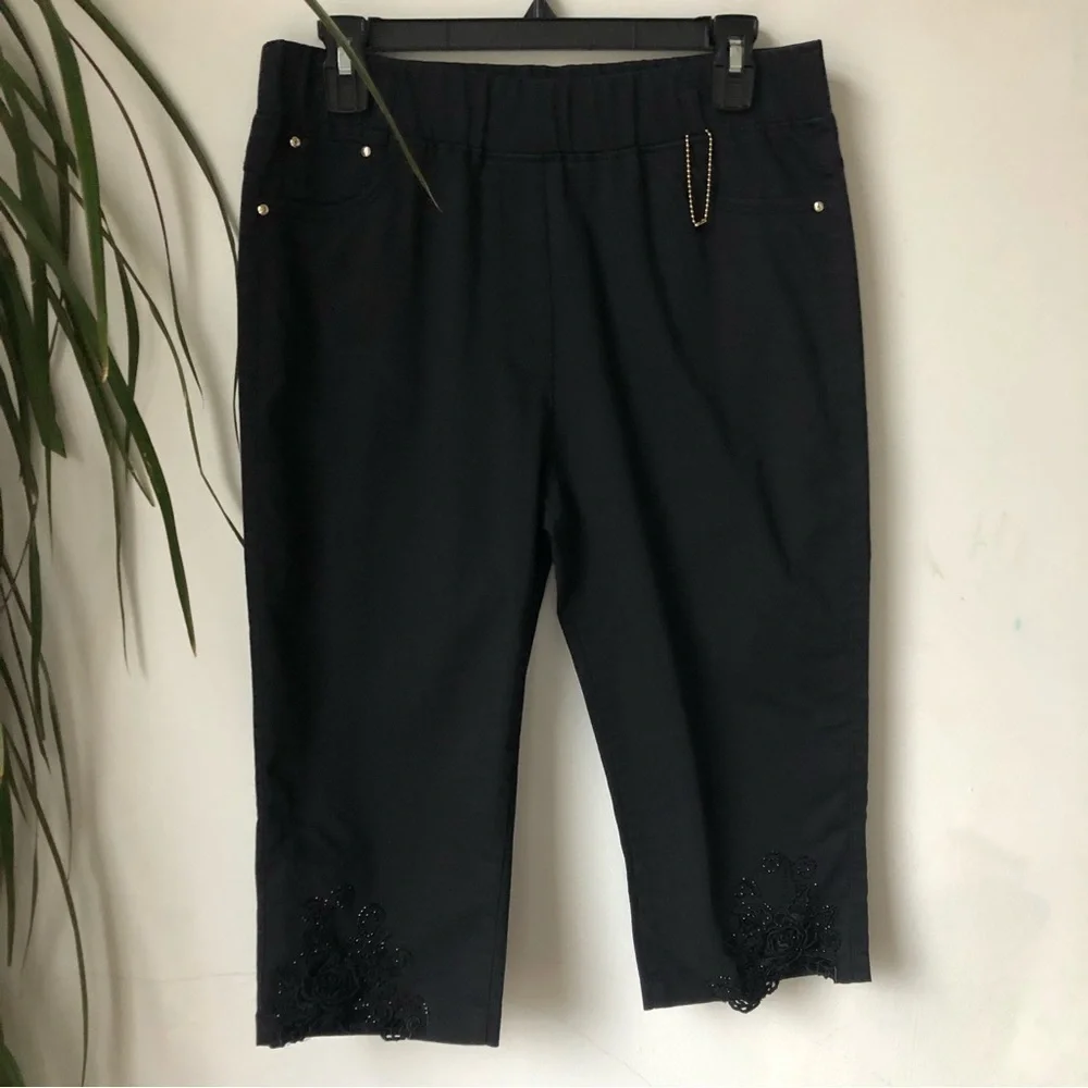 EXTENZI Women’s Black Bermuda Shorts Embroidered Hem Soft Grunge Size 44